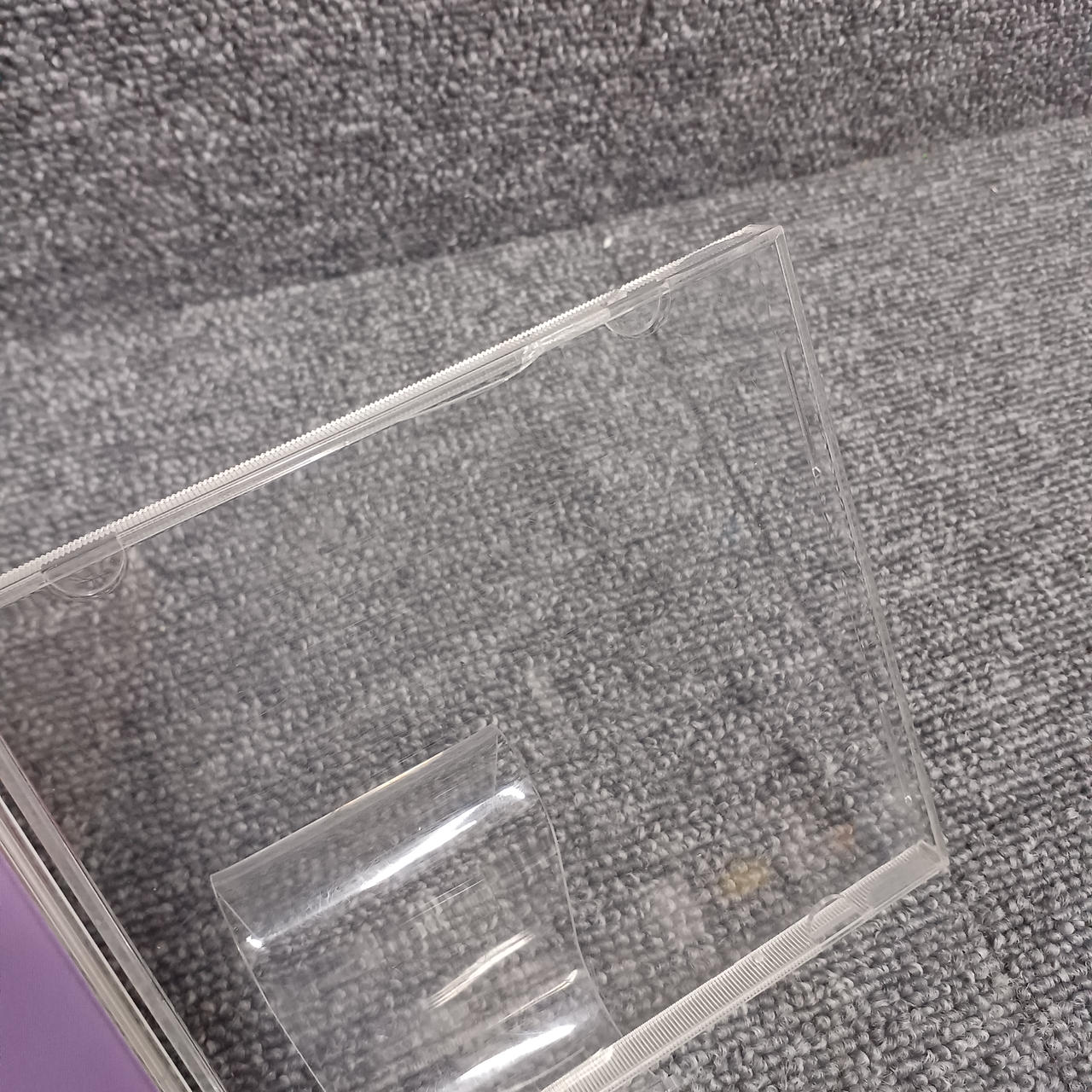 ケース割れあります。