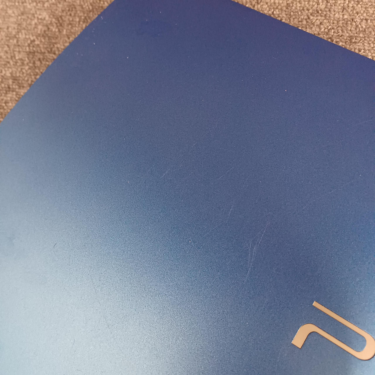 キズあります。