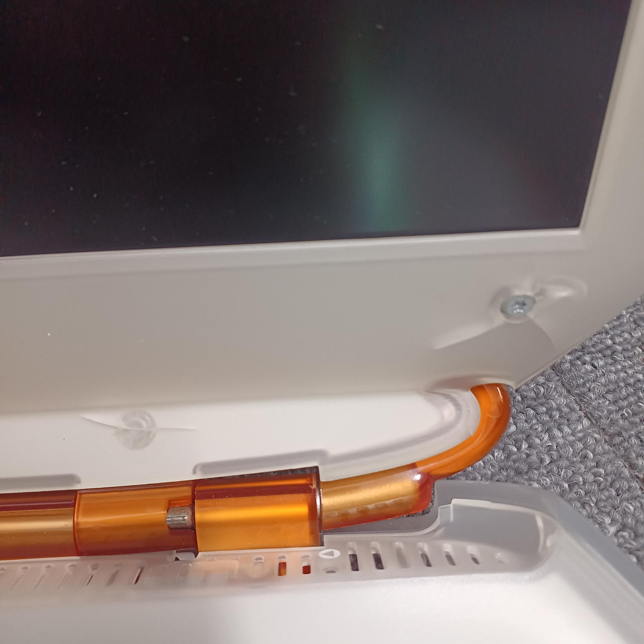 ヒビあります。