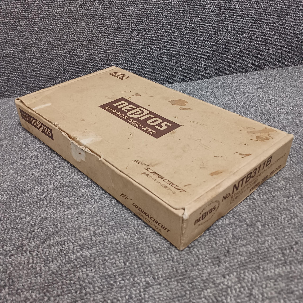 箱傷みあります。