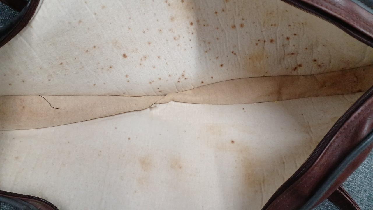 ケース内ヨゴレ