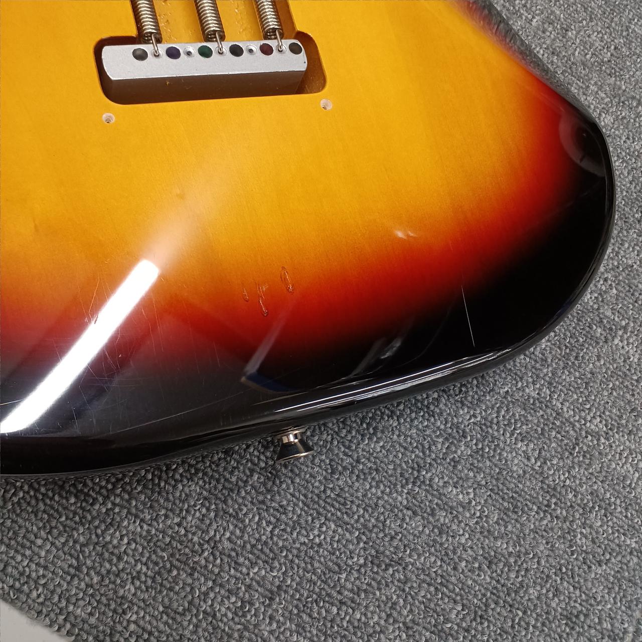 キズ、打痕あります。