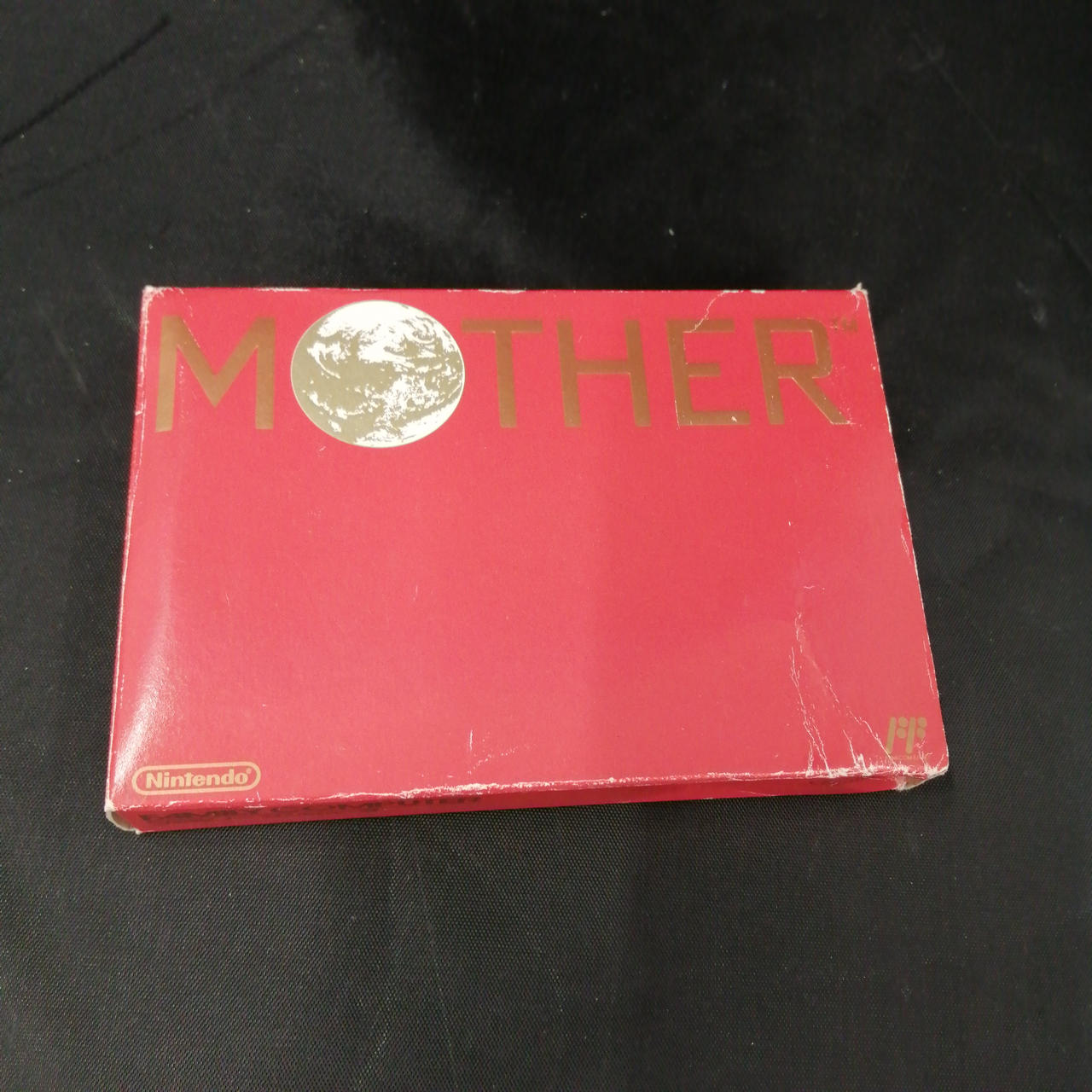 箱に傷みあります。