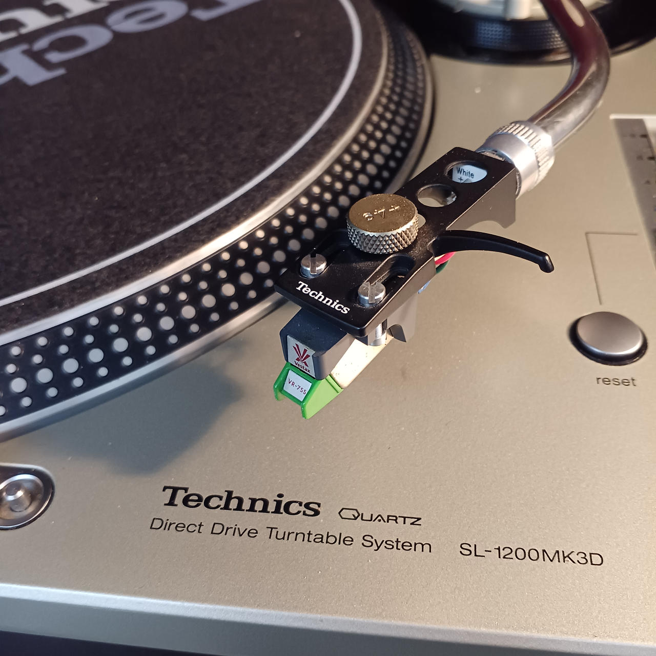中古品のTechnicsのターンテーブル、SL-1200MK3D-Kのご紹介です。