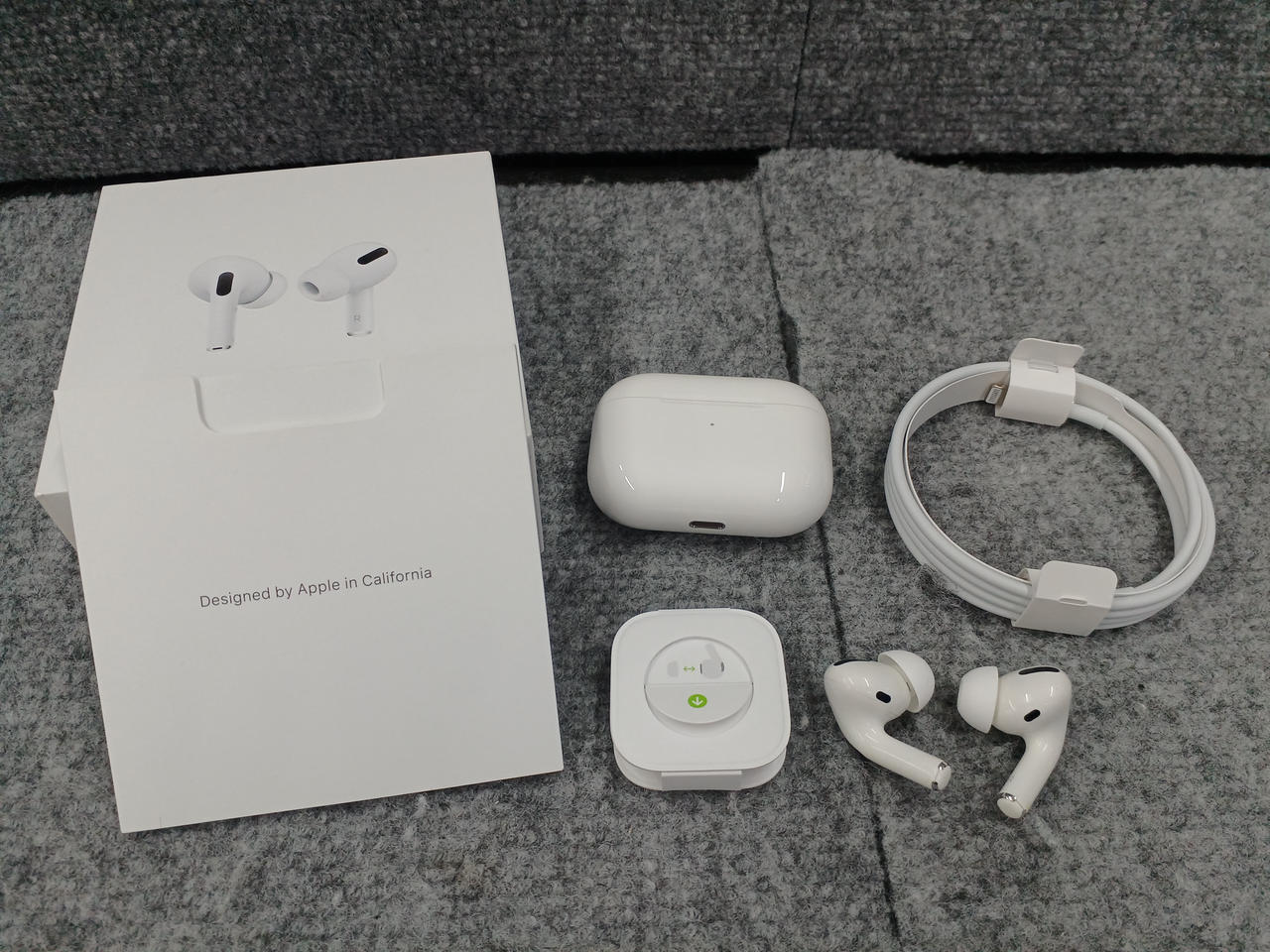 AirpodsPro(第一世代) APPLE MWP22J/A 油っこく WHITE