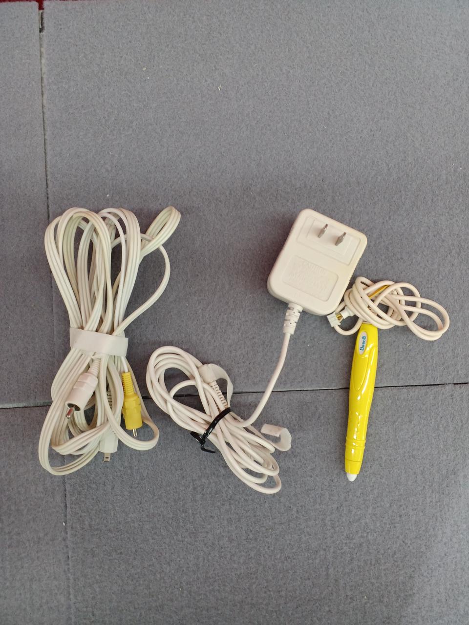 電源ケーブル
タッチぺン
AVケーブル付