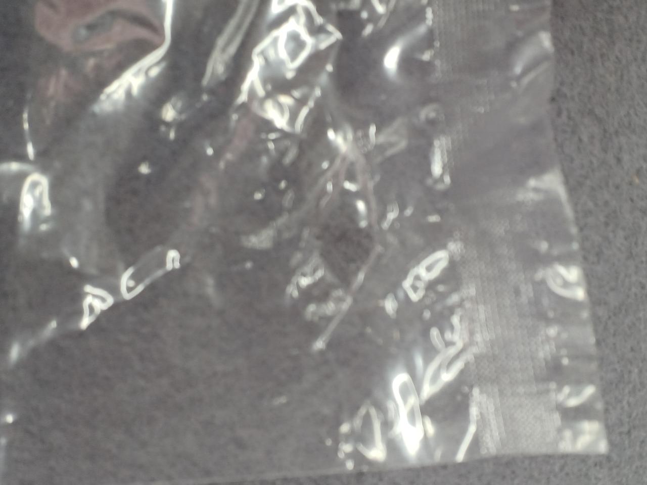 ガムを出した為、穴が広がってます