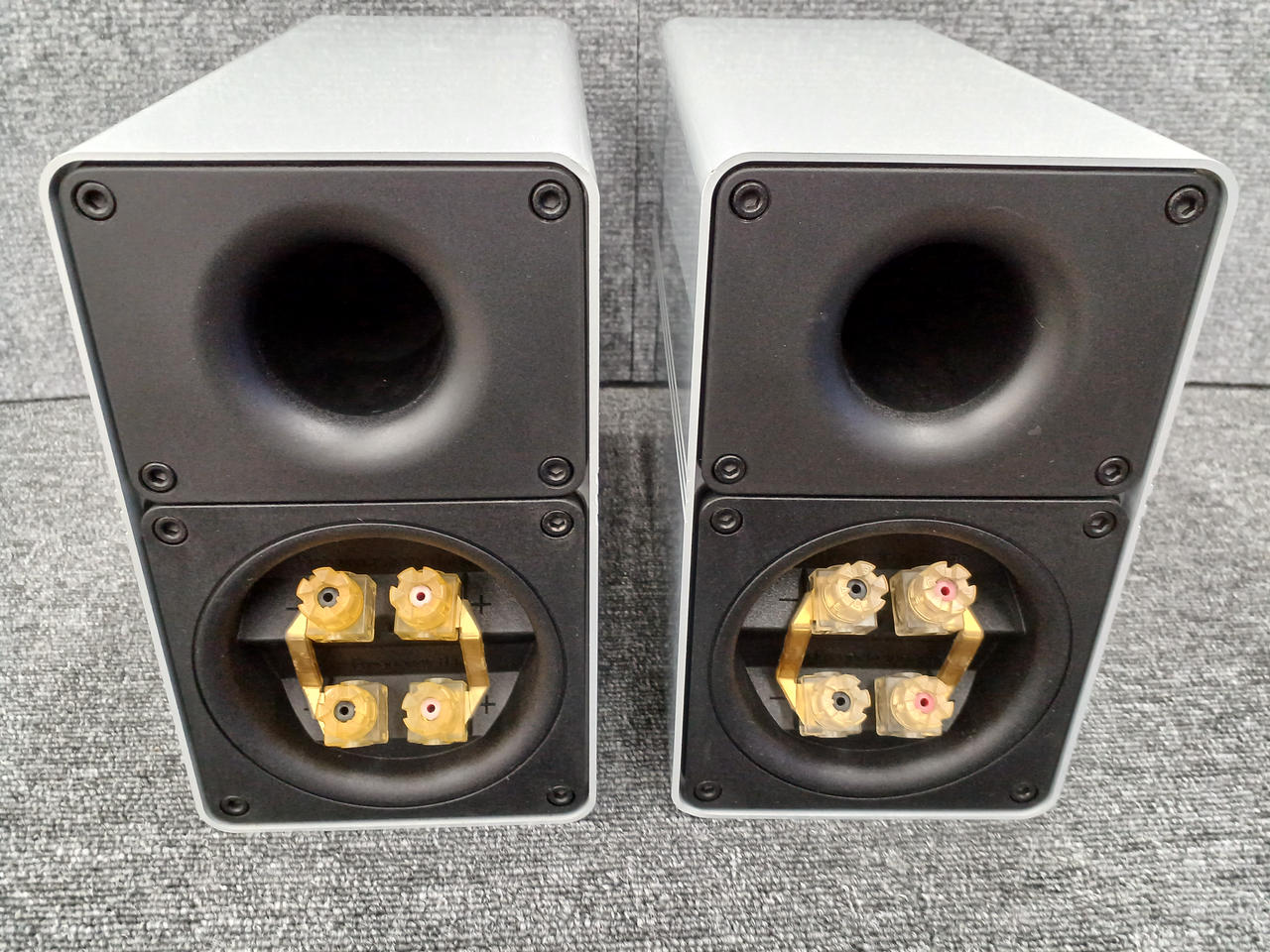 ブックシェルフスピーカー　ELAC BS243 ELAC CARINA BS243.4 | エラック [ 本物のエアモーション