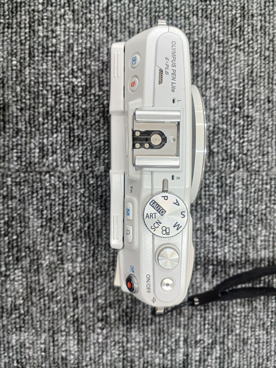 OLYMPUS ミラーレスカメラ ホワイト　本体+付属品 OLYMPUS|デジタルミラーレス一眼カメラ|HARDOFFオフモール（オフモ