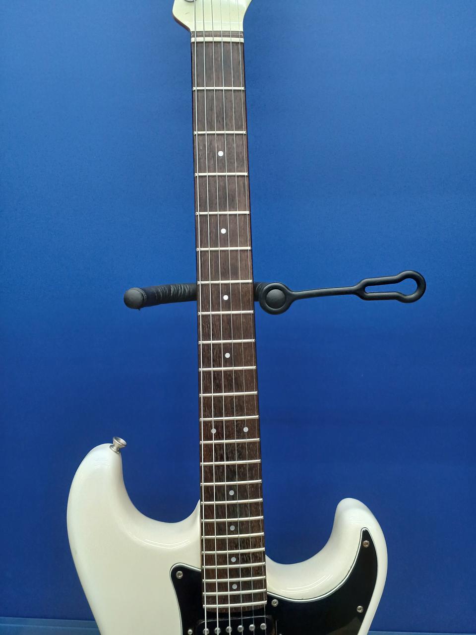 【メンテ済み】Squier ストラトキャスター 美品 エレキギター本体 メンテ済み】Squier エレキギター本体 初心者用 ストラトキャスター