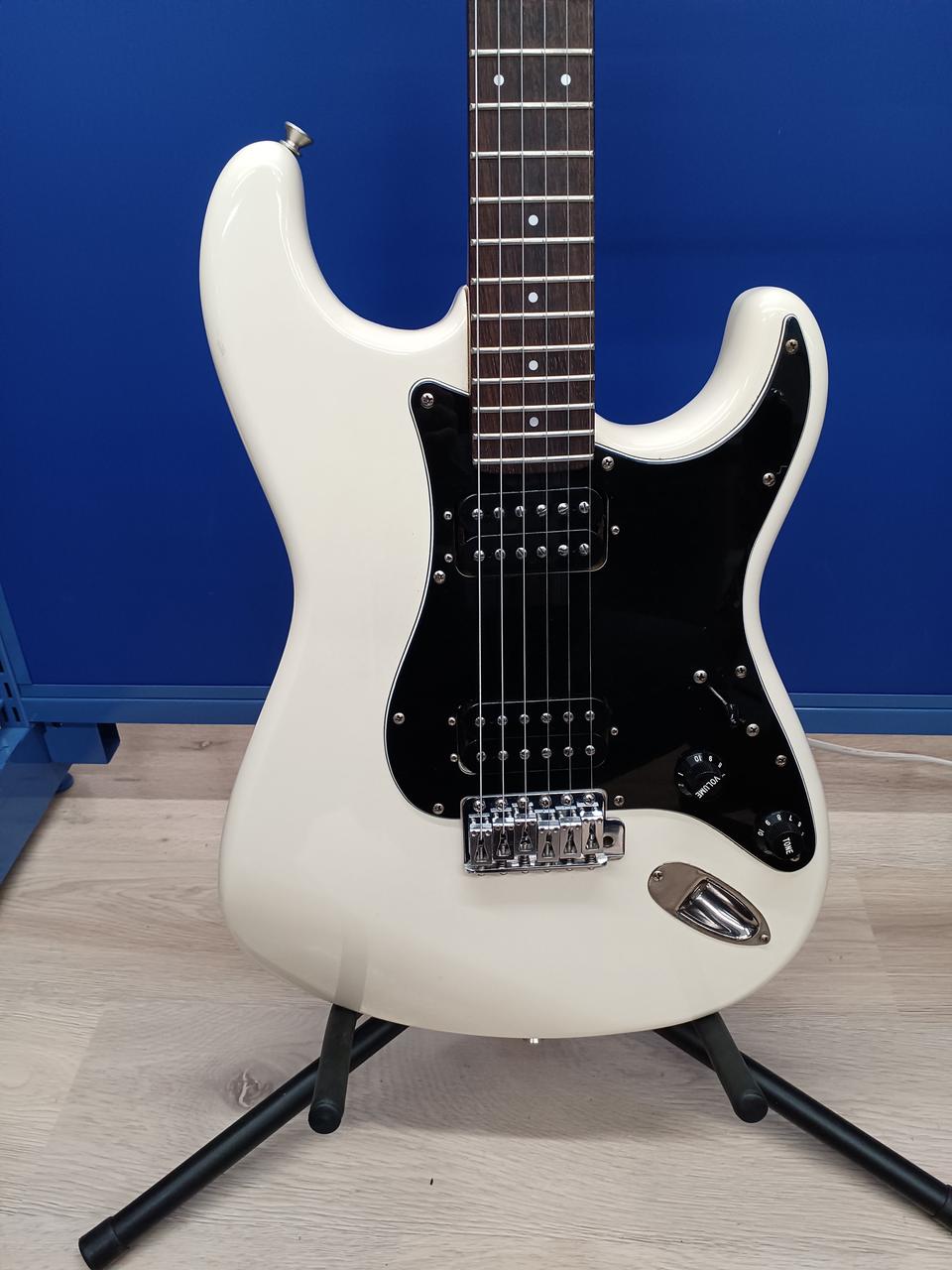 エレキギター 本体 ストラトキャスタータイプ 白 中古 SQUIER|エレキギター ストラトキャスタータイプ|HARDOFFオフ