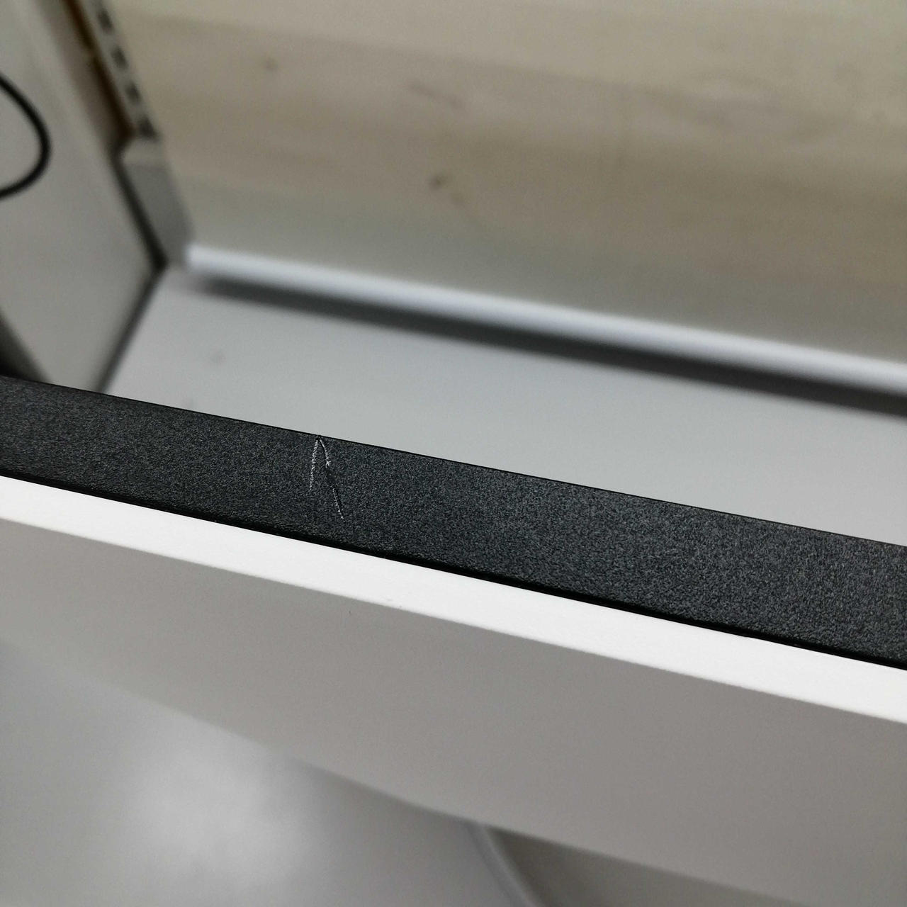 本体上部にキズあります