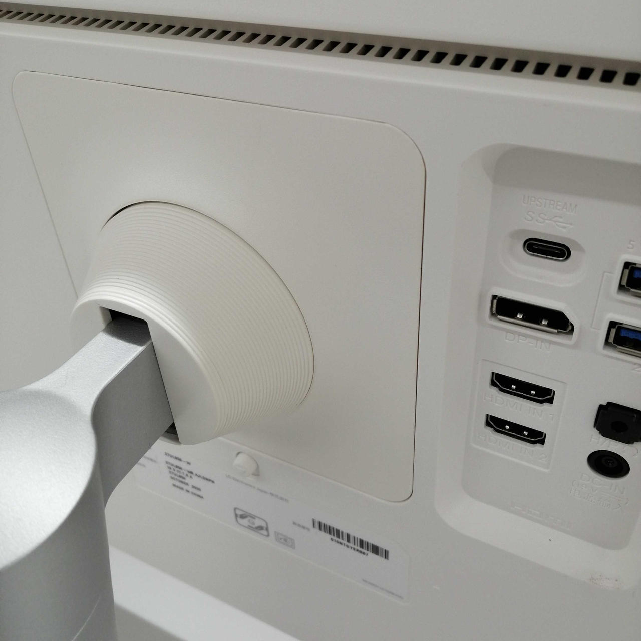 背面に日焼けあります