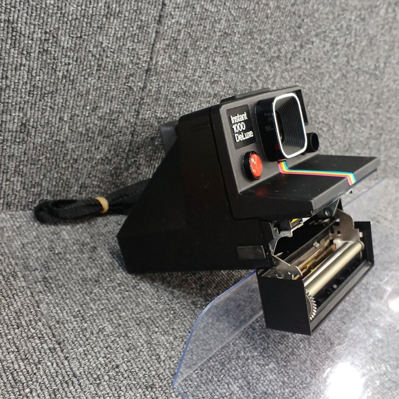 日本ポラロイド株式会社　ポラロイドカメラ ポラロイド、4レンズシステムを採用したインスタントカメラ