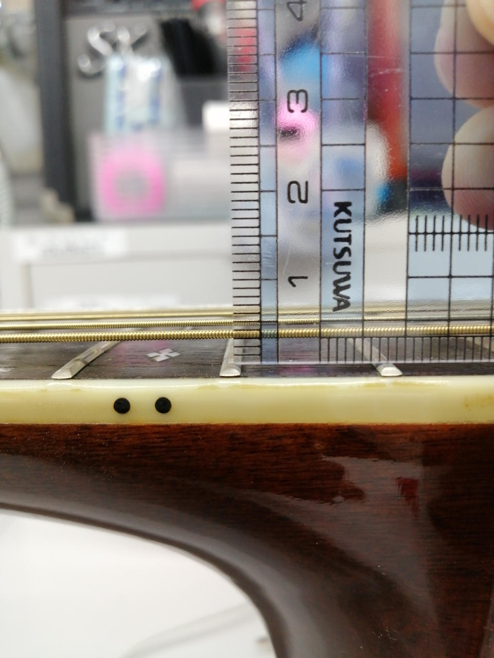 弦高は12F 6弦、1弦共に約3mmです