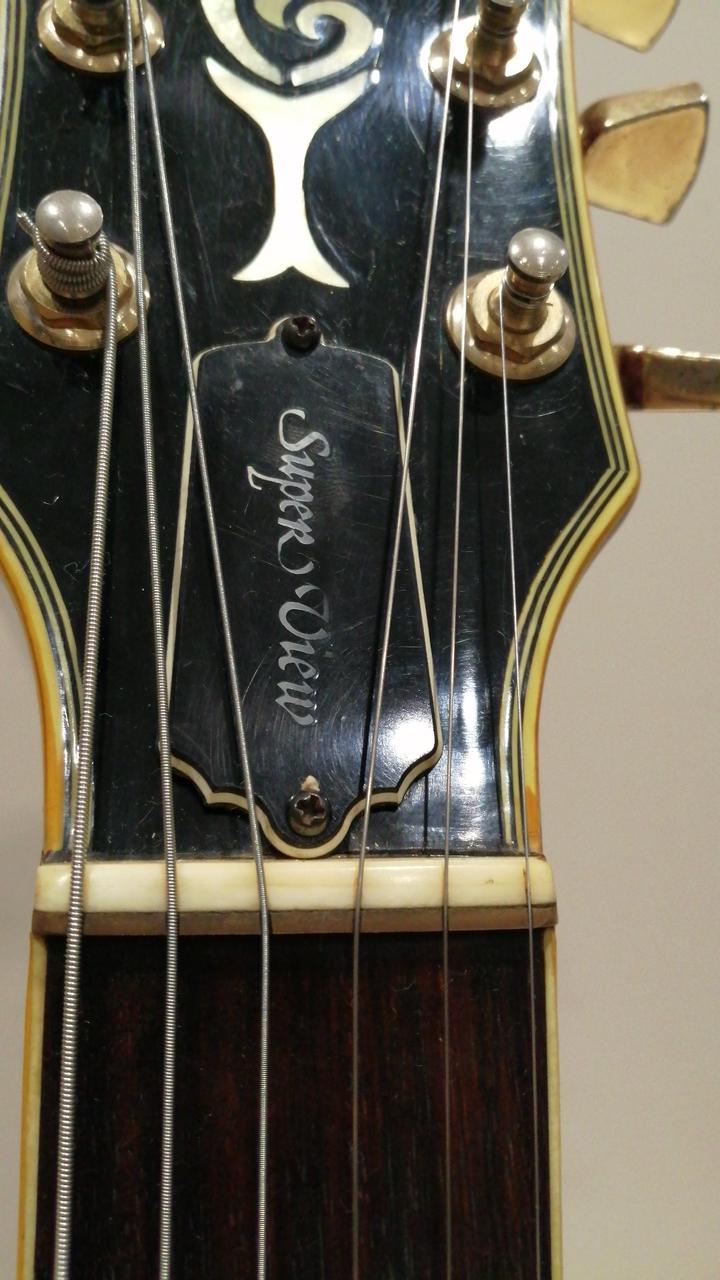 トラスロッドカバー下のネジが緩いです。