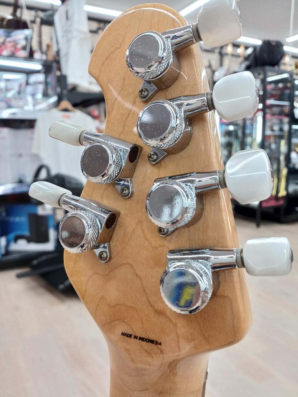 キ❷Maison　エレキギター　ギター　中古品　ジャンク品　動作未確認 キ❷Maison エレキギター ギター 品 ジャンク品 動作未確認