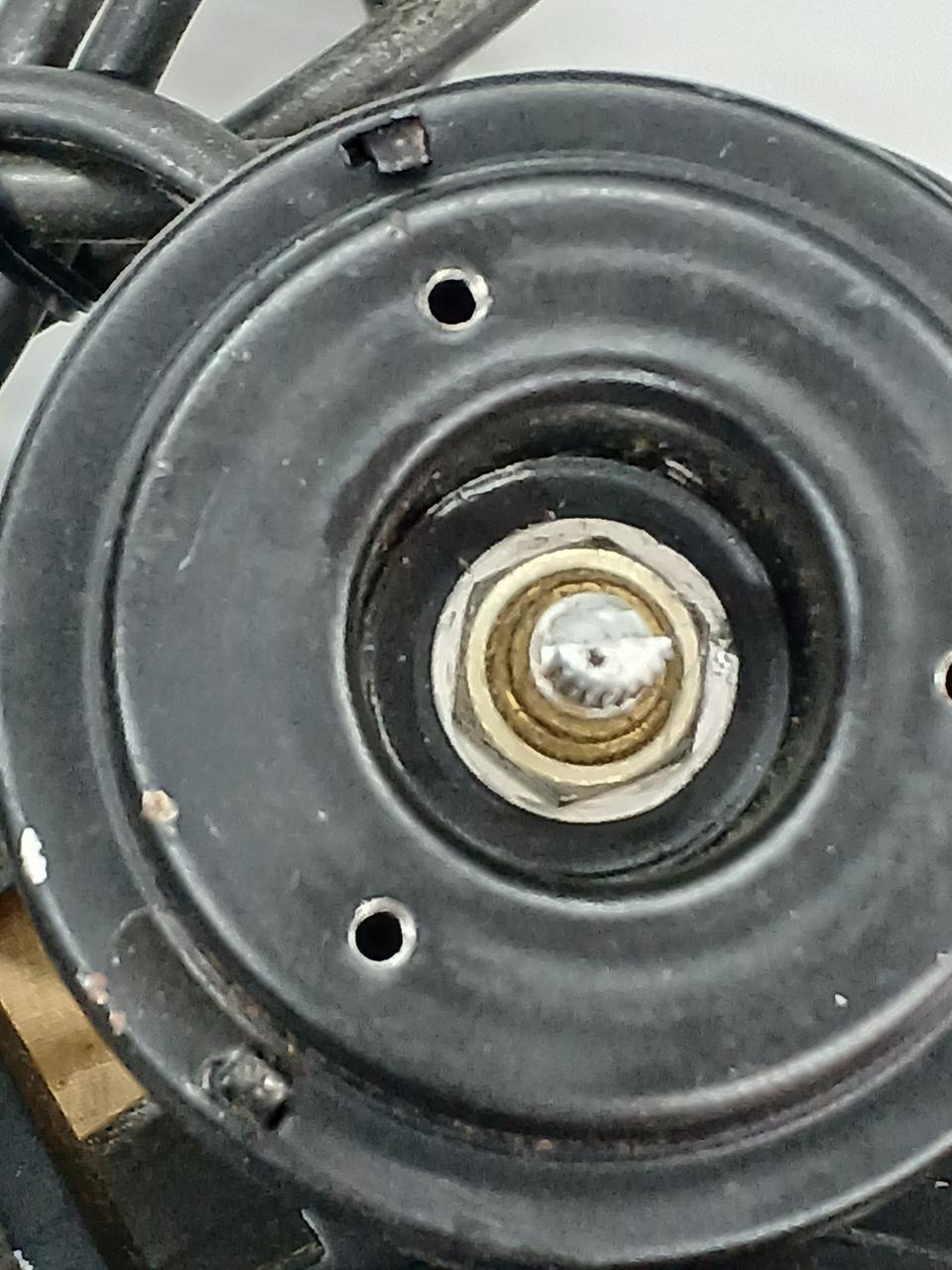 ツマミ破損あり