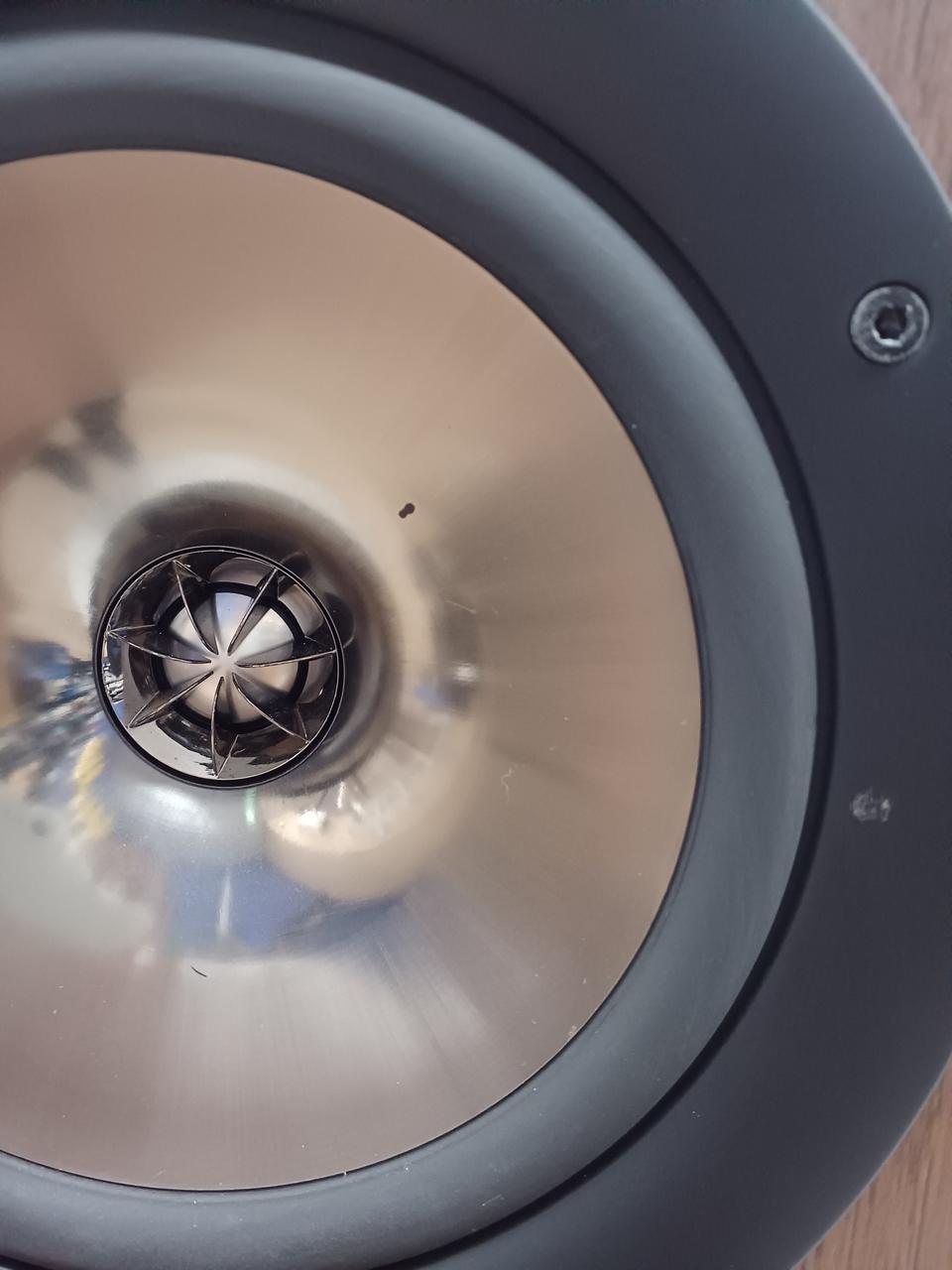 コーンに小さい剥がれあり