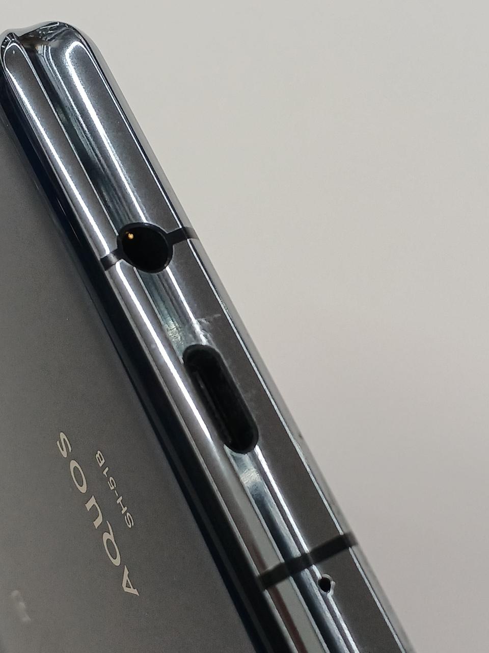 USB差し込み部周囲にややキズあり