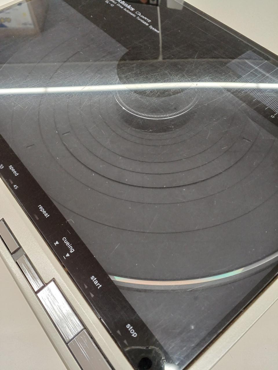 アクリル擦りキズあります