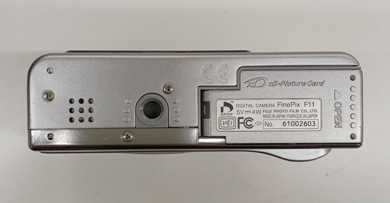 FUJIFILM/フジフィルム 】 FinePix F11 デジタルカメラ コンパクト