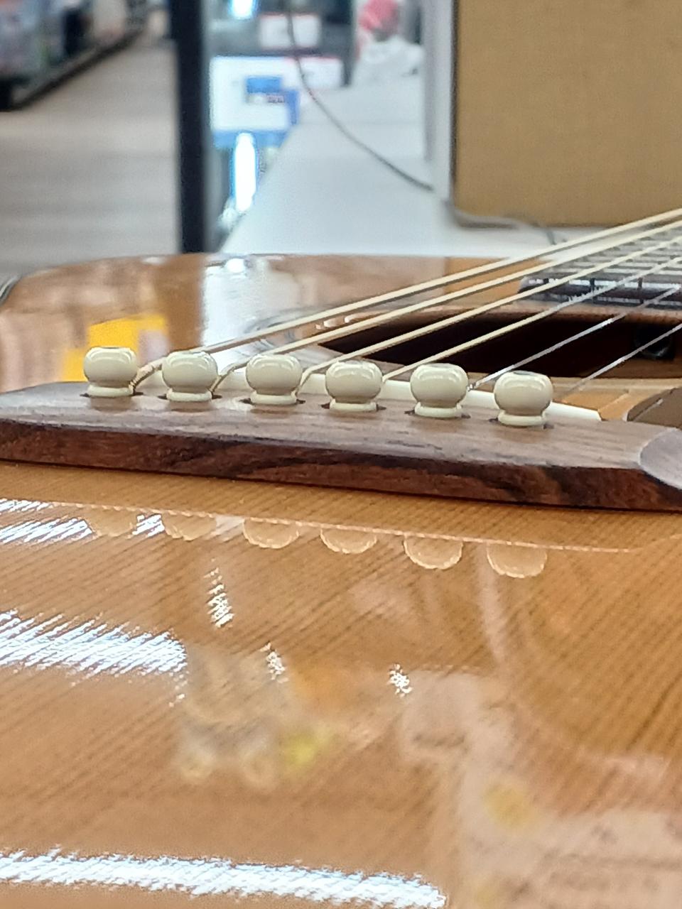 紙一枚入る程度の浮きあります