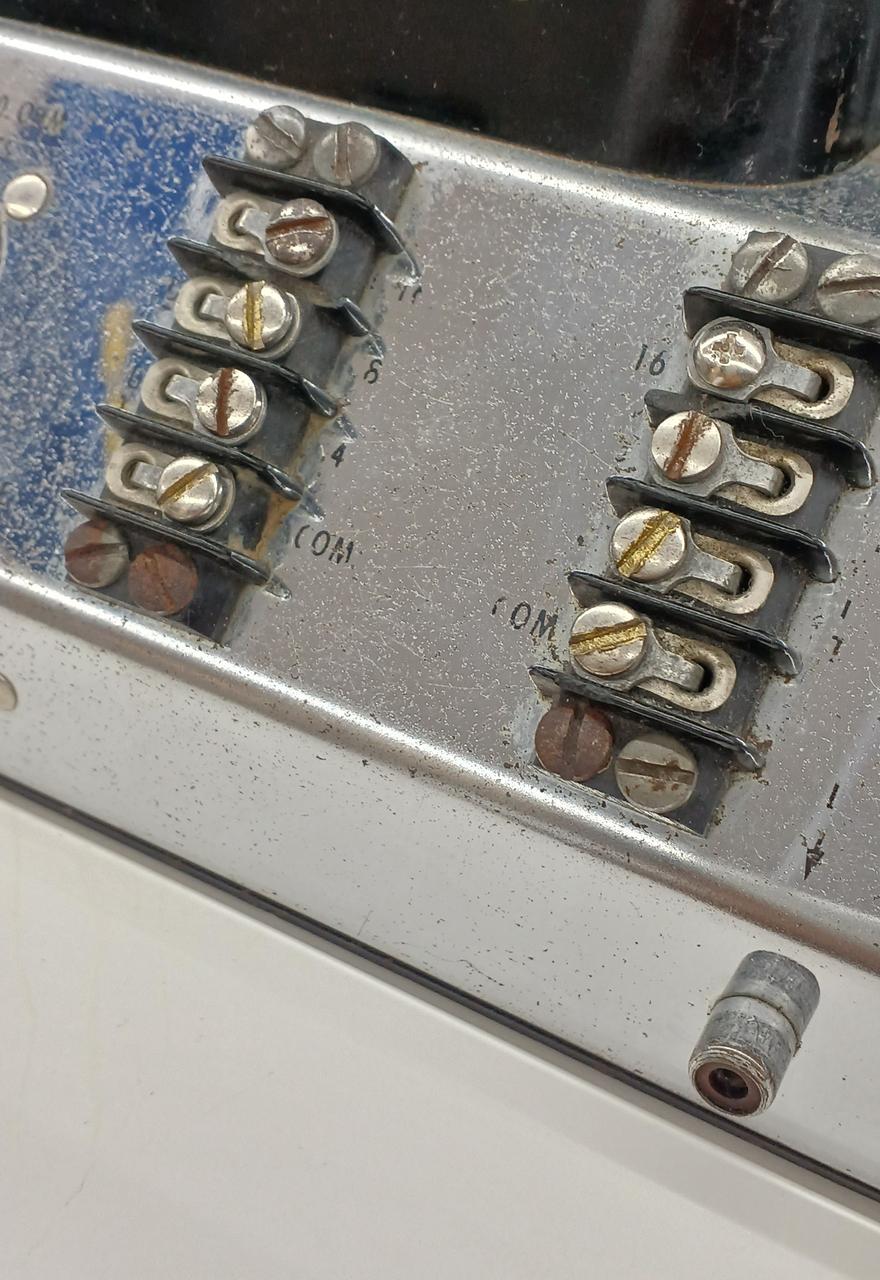 全体的に経年のサビ浮きあり