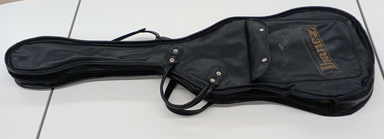 ケースありますが、状態悪いです