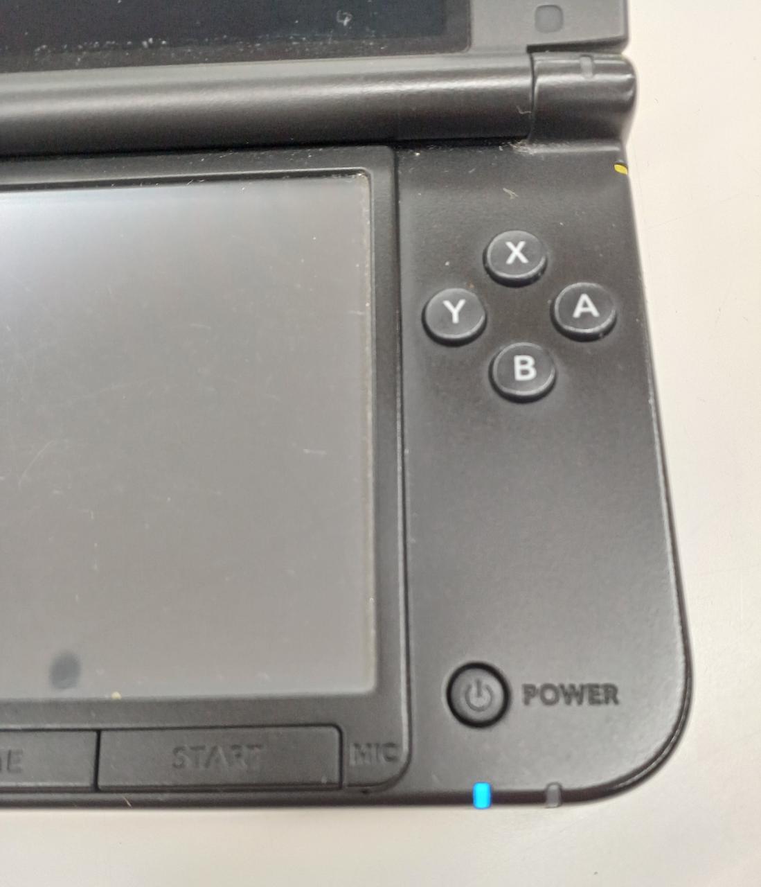 ボタン周囲テカりあります