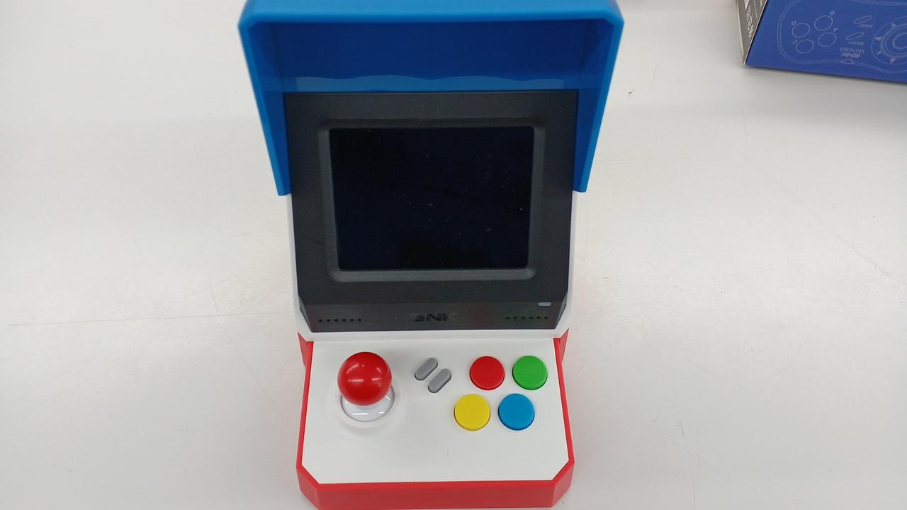 SNK エスエヌケー/NEOGEO mini本体/FM1J2X1800/233883/Bランク/62【中古】 SNK NEOGEO mini ネオジオミニ 本体+コントローラー+