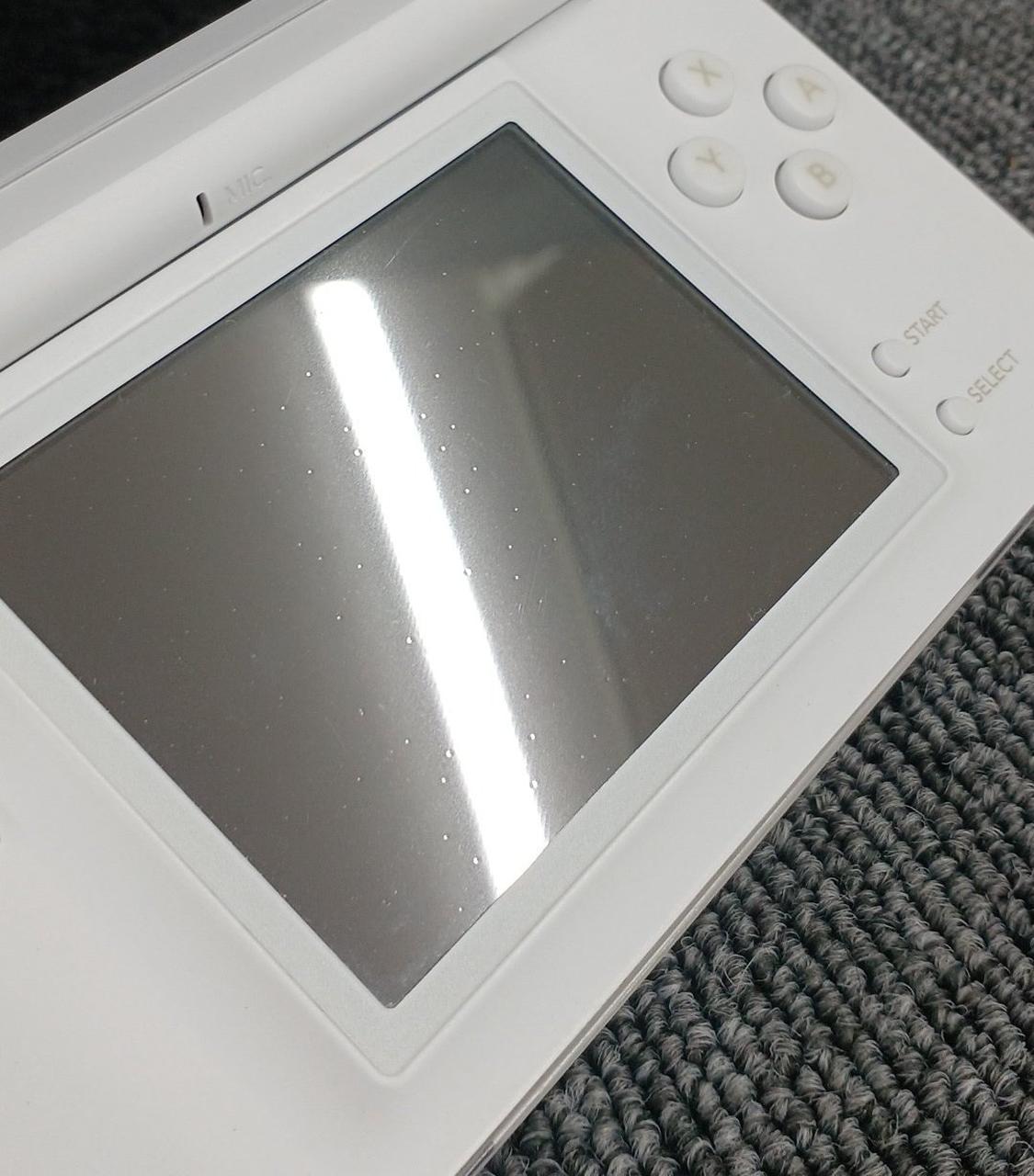 点状のキズがあります。