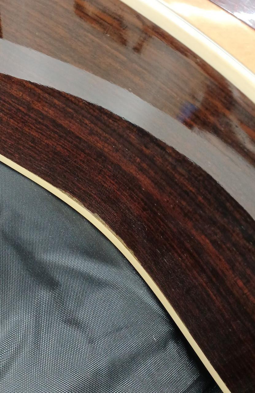 バックバインディング付近に塗装浮きあり