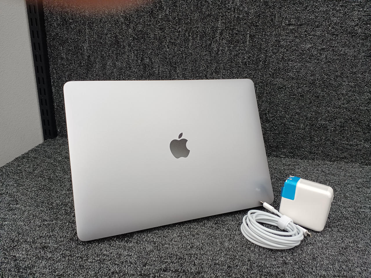 APPLE 型番：A2337 MACノートPC 52,800円