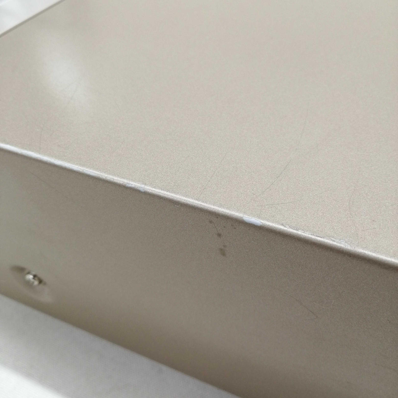 側面に汚れ、塗装剥がれあります