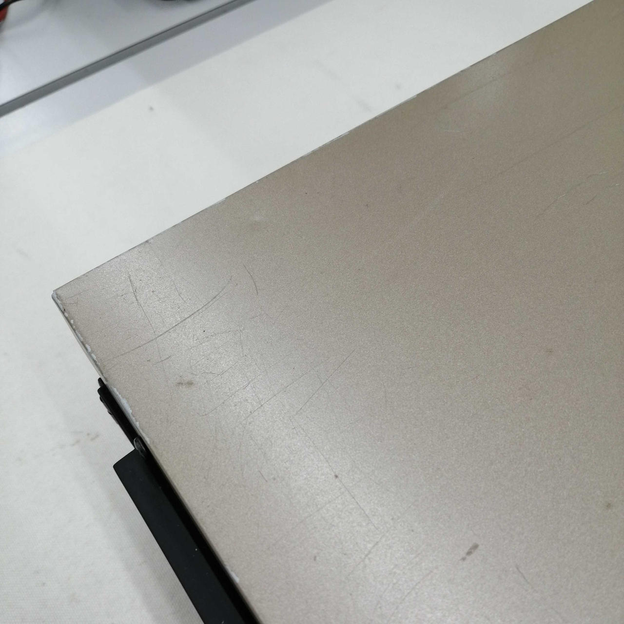 天板にへこみ、キズあります