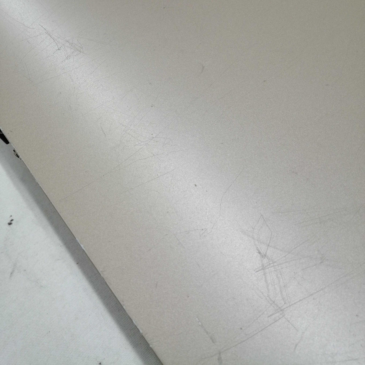 天板にキズあります