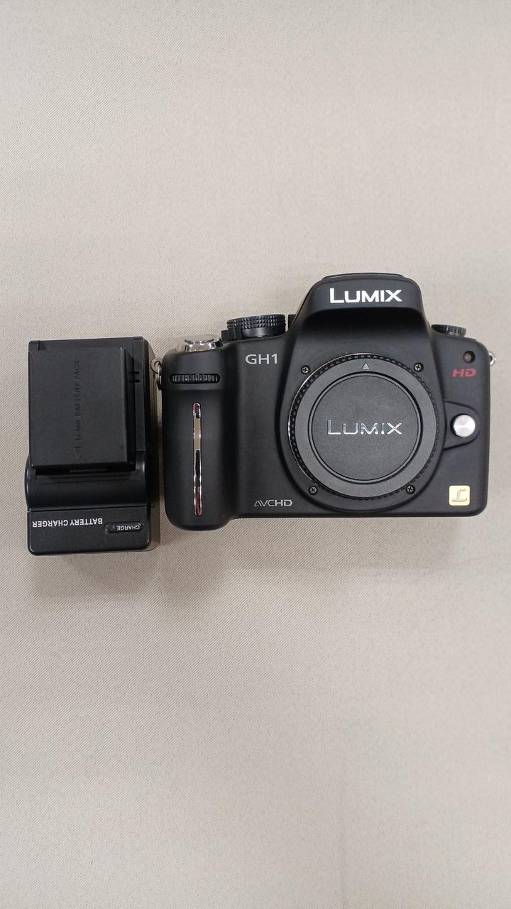 LUMIX GH1 ミラーレス一眼 Amazon | パナソニック デジタル一眼カメラ GH1 ボディ