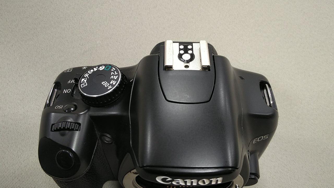 Canon デジタル一眼レフカメラ 本体 ハードケース付き 動作未確認 Canon デジタル一眼レフカメラ 本体 ハードケース付き 動作
