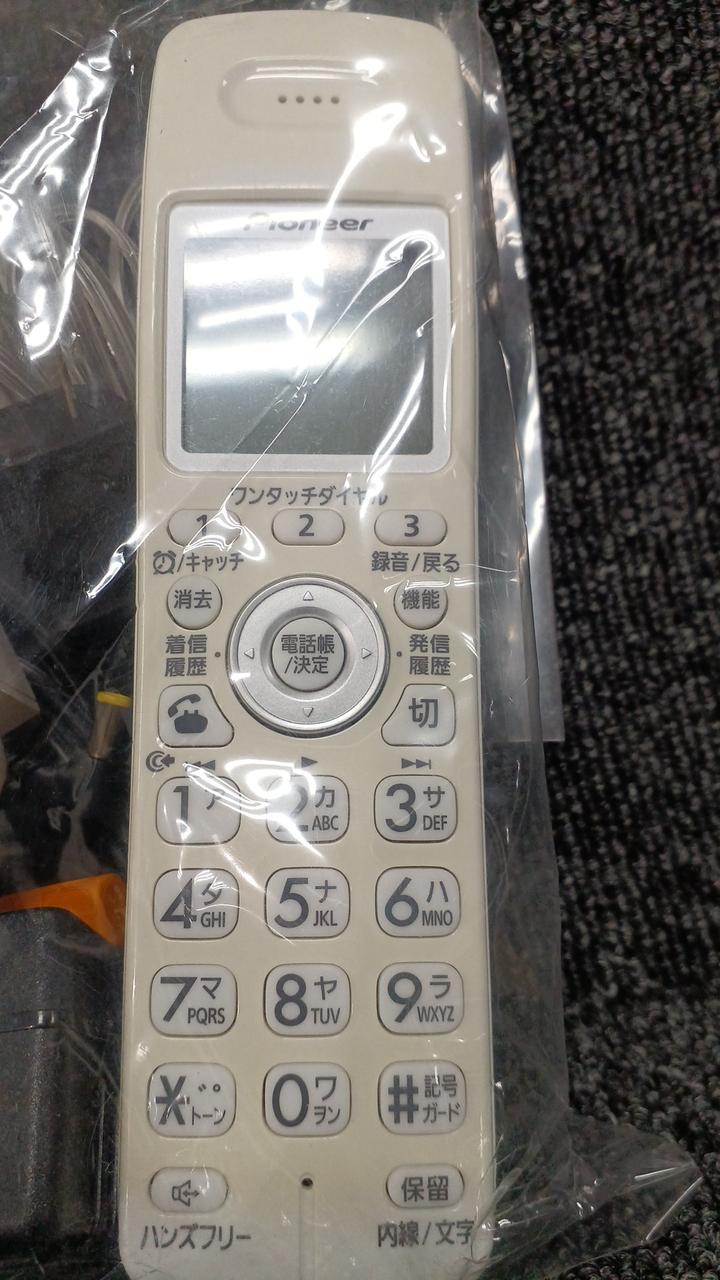 子機に黄ばみがあります。（3.4枚目）