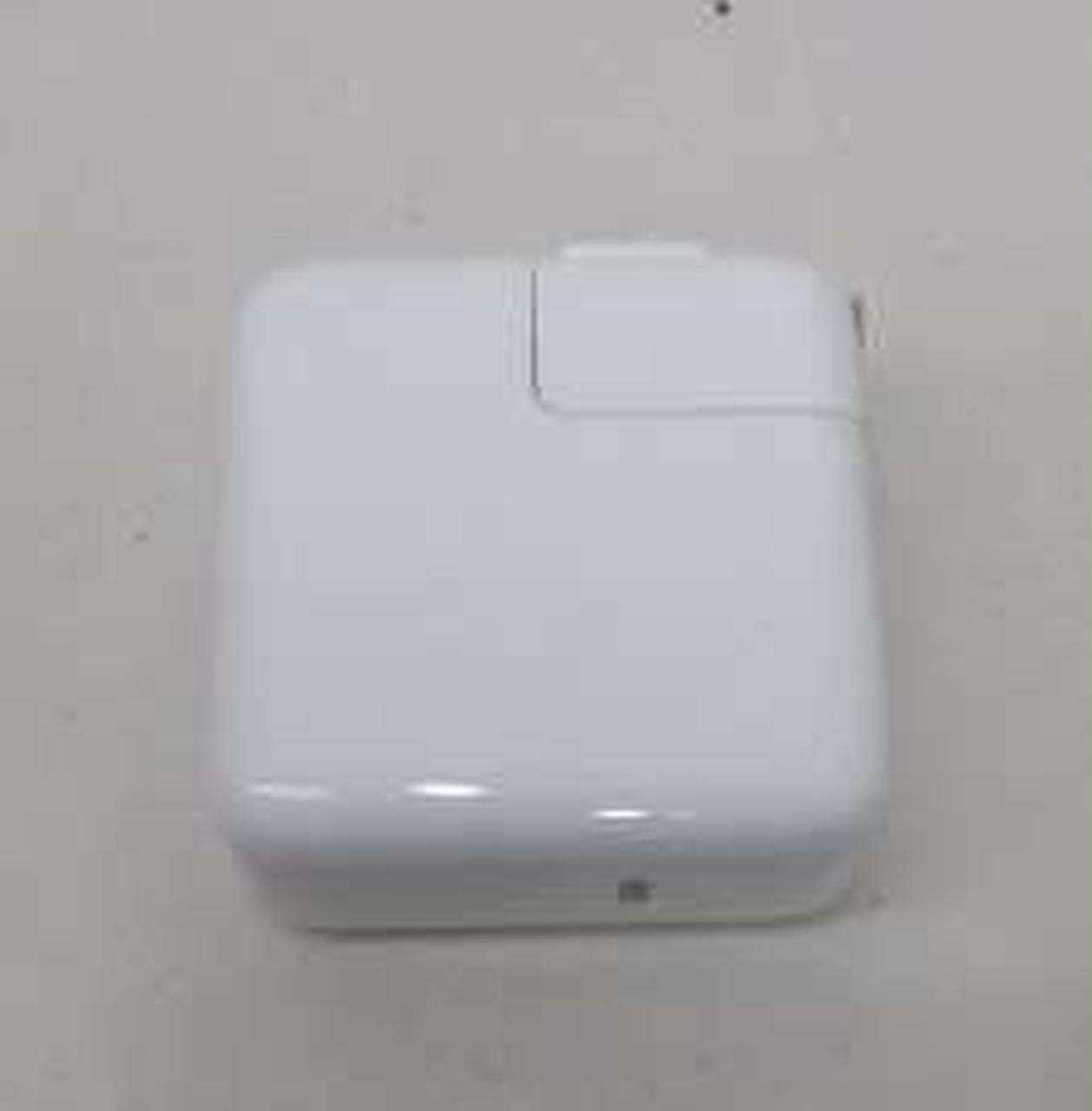 電源アダプタにキズ・擦れございます