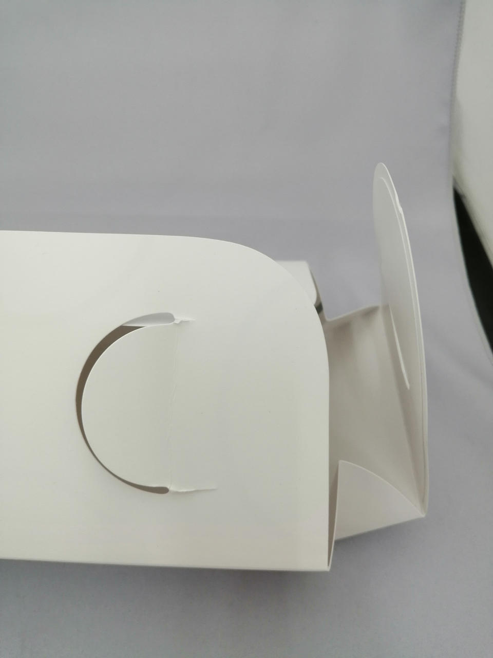 外箱フック破れあり