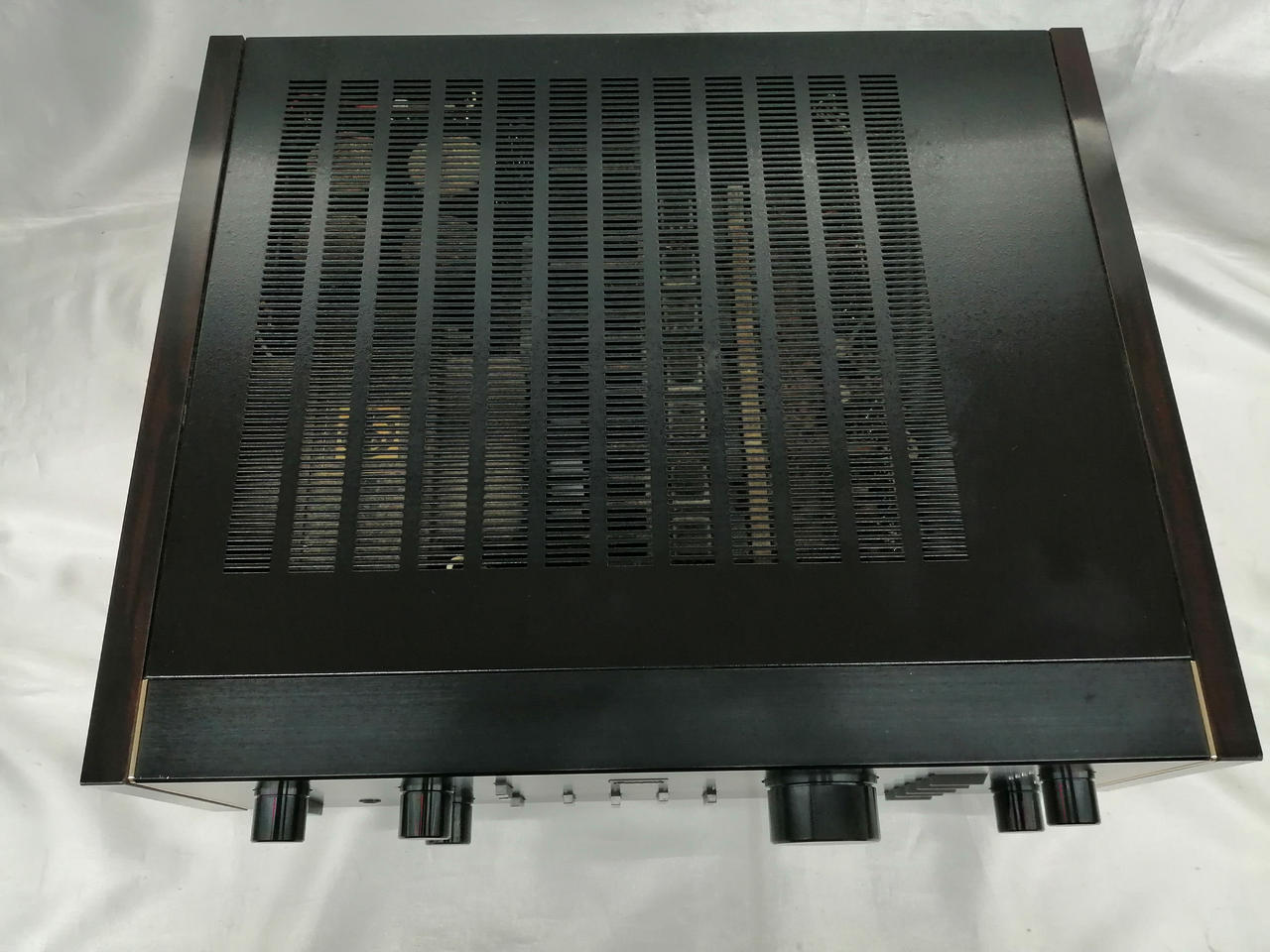 サンスイ AU-D607X プリメインアンプ LRから出力しますが難ありです サンスイ AU-D607X プリメインアンプ LRから出力しますが難あり