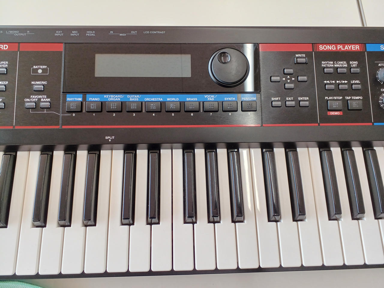 Roland R-20 シンセサイザー Roland】最高峰シンセサイザーに相応しい進化「FANTOM EX」新