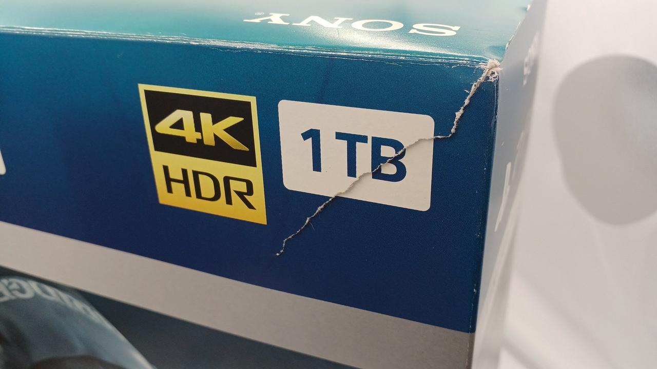 SONY - PS4pro おまけソフト付き！ SONY PS4 PlayStation 4 Pro グレイシャー・ホワイト 1TB (CUH