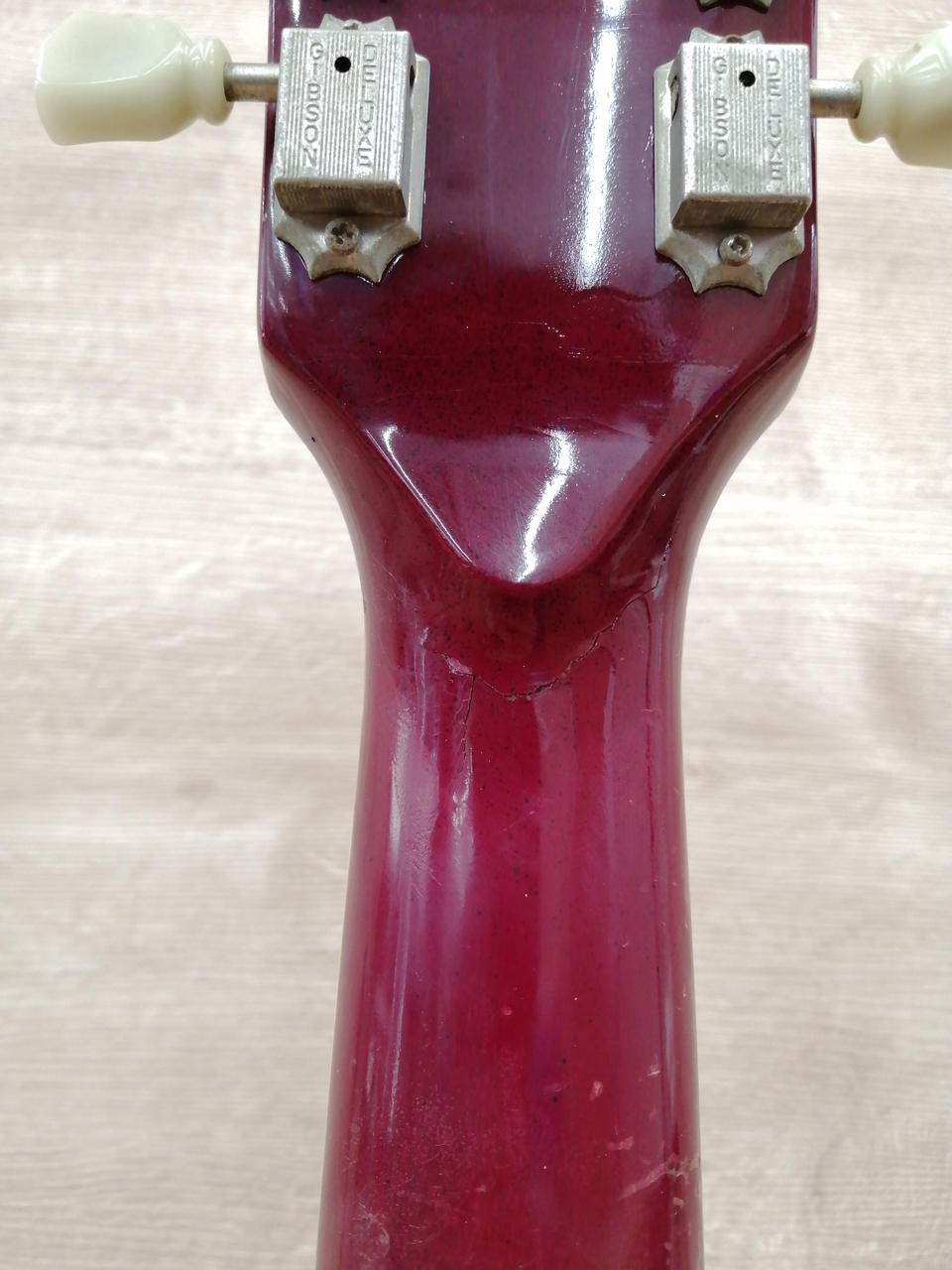 ネック折れ修正跡あり