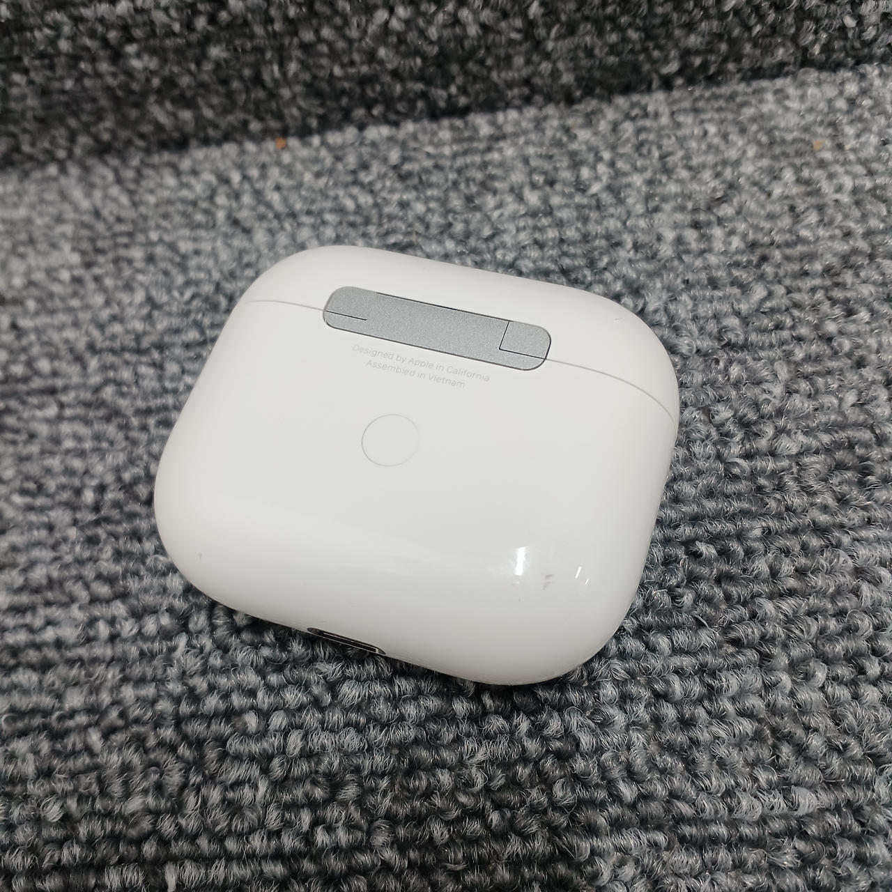 ケース裏面キズあります。