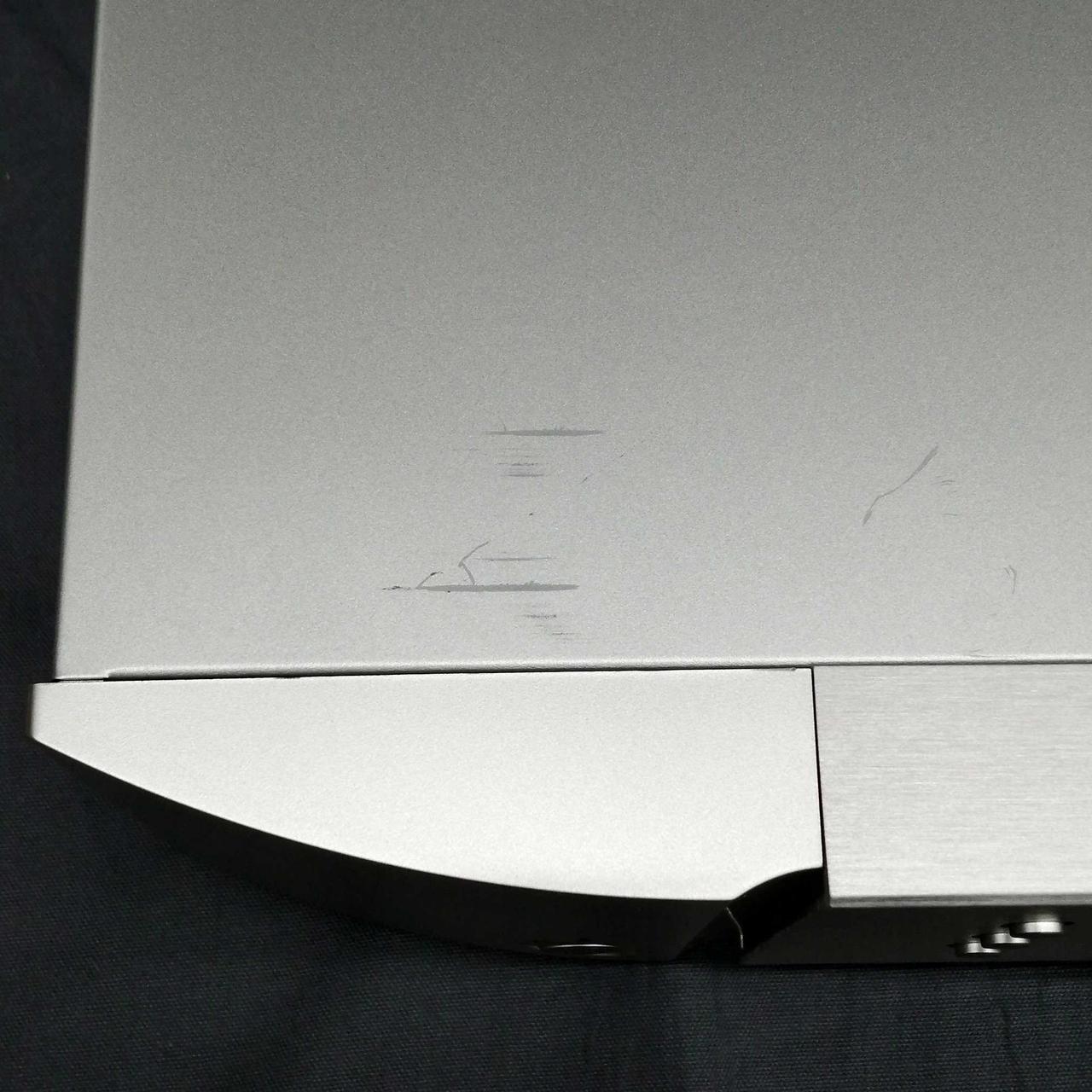 正面左下にキズあります