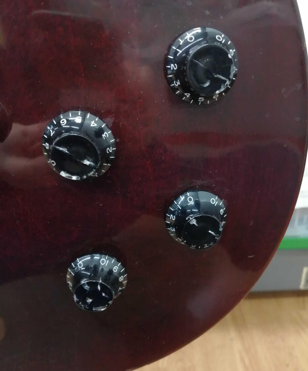 ※ツマミに割れあります