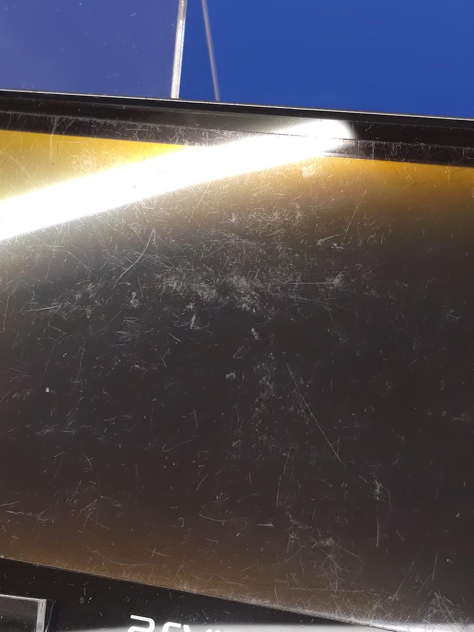 保護フィルム上にキズあり